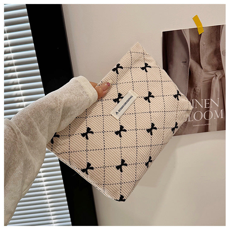 ✨ Bow quilted storage pouch ✨