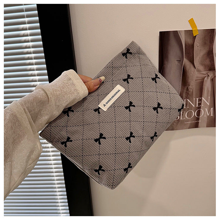 ✨ Bow quilted storage pouch ✨